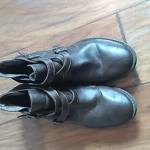 BOC Denali Strappy Booties size 8